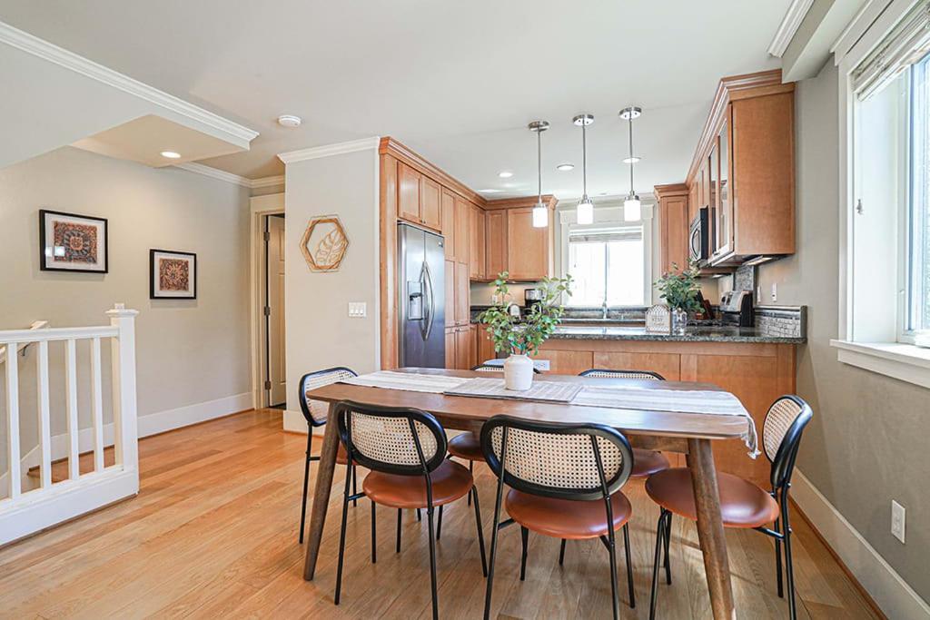 Exquisite Central Townhome With Spacious Loft And Gourmet Kitchen Seattle Dış mekan fotoğraf