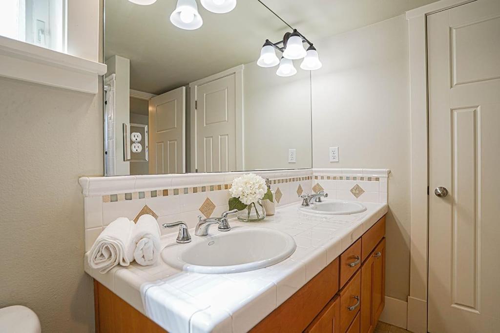 Exquisite Central Townhome With Spacious Loft And Gourmet Kitchen Seattle Dış mekan fotoğraf